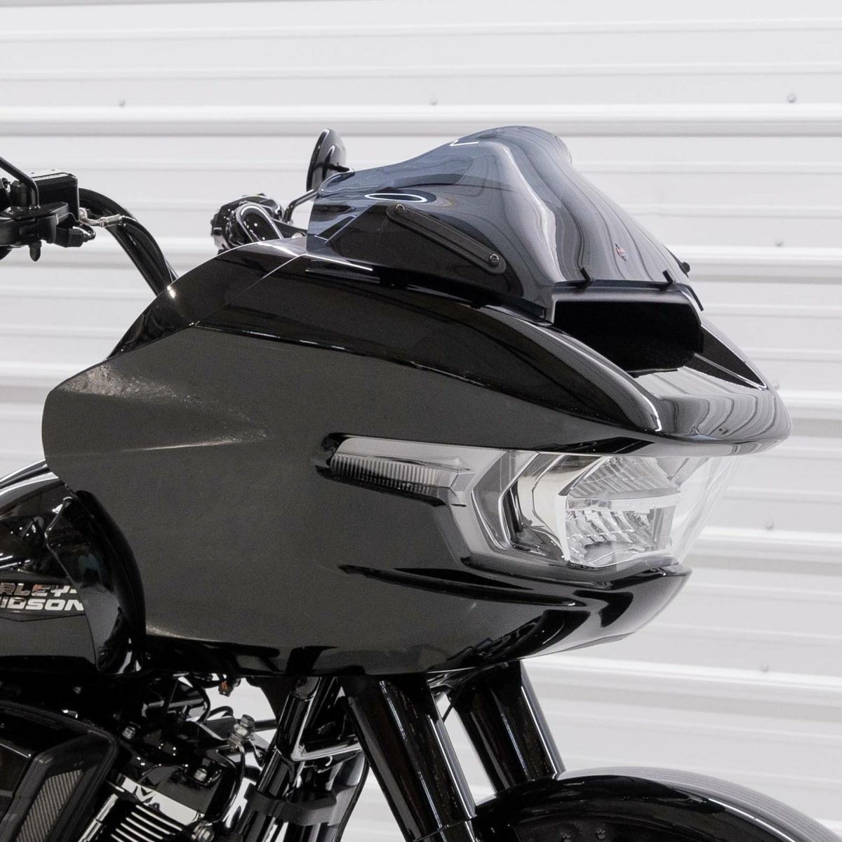 2024以降 ロードグライド 8インチ スポーツウィンドシールド (ダークスモーク)