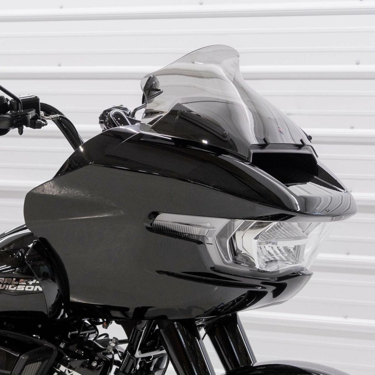 2024以降 ロードグライド 11インチ スポーツウィンドシールド (ライトスモーク)