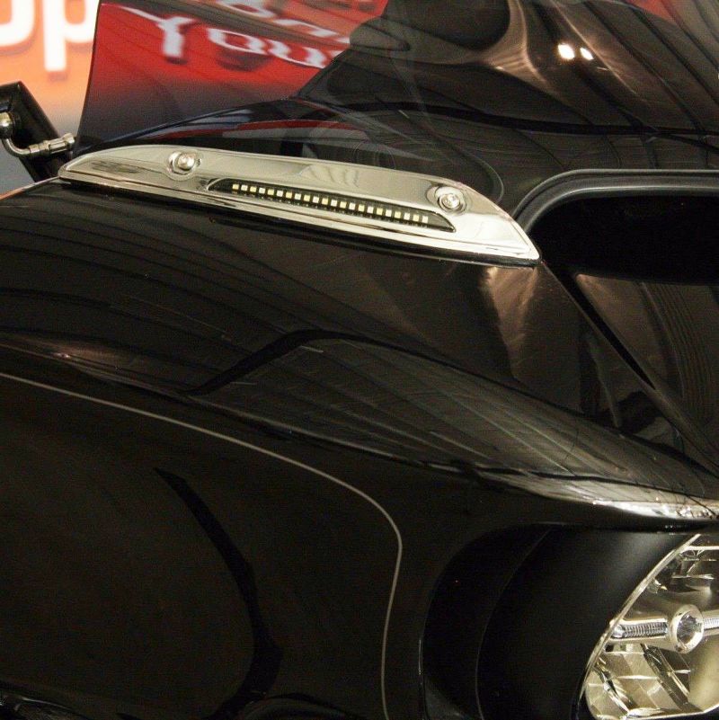 2015以降ロードグライド ターンシグナル付 LEDウィンドシールドトリム クローム Custom Dynamics（カスタムダイナミクス）