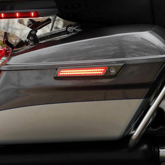 2014以降ツーリング LED サドルバッグヒンジ ブラック/レッドレンズ Custom Dynamics（カスタムダイナミクス） 2