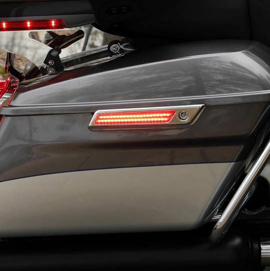 2014以降ツーリング LED サドルバッグヒンジ クローム/レッドレンズ Custom Dynamics（カスタムダイナミクス） 2