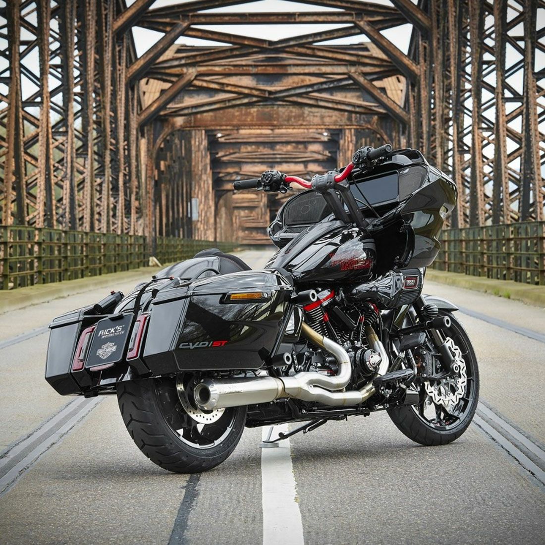 2024以降 ロードグライド クラブスタイル 8.5インチライザー/トリプルツリーカバーキット11