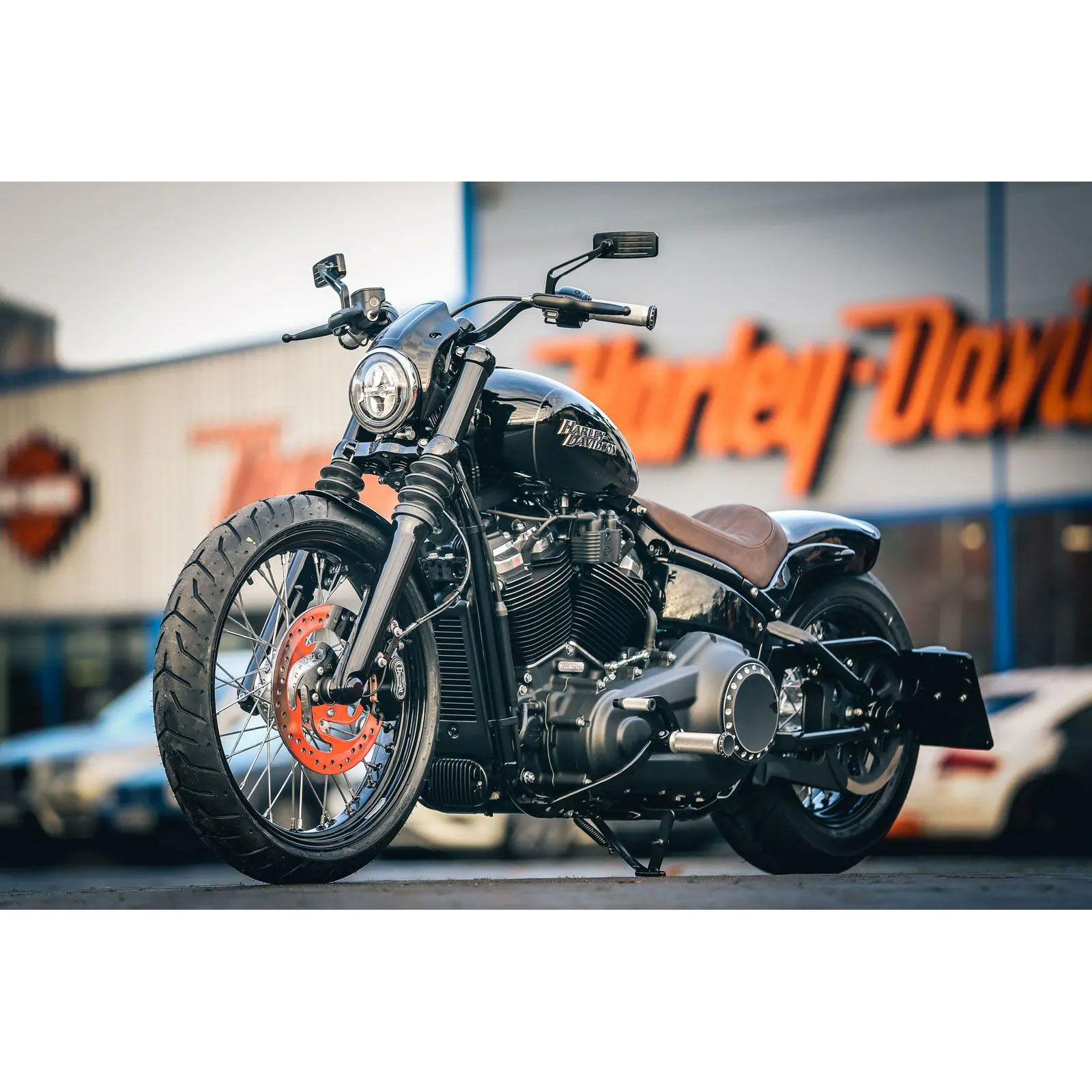 M8ソフテイル ストリートボブ、スタンダード アルミ ヘッドライトキャップ (ブラック)3