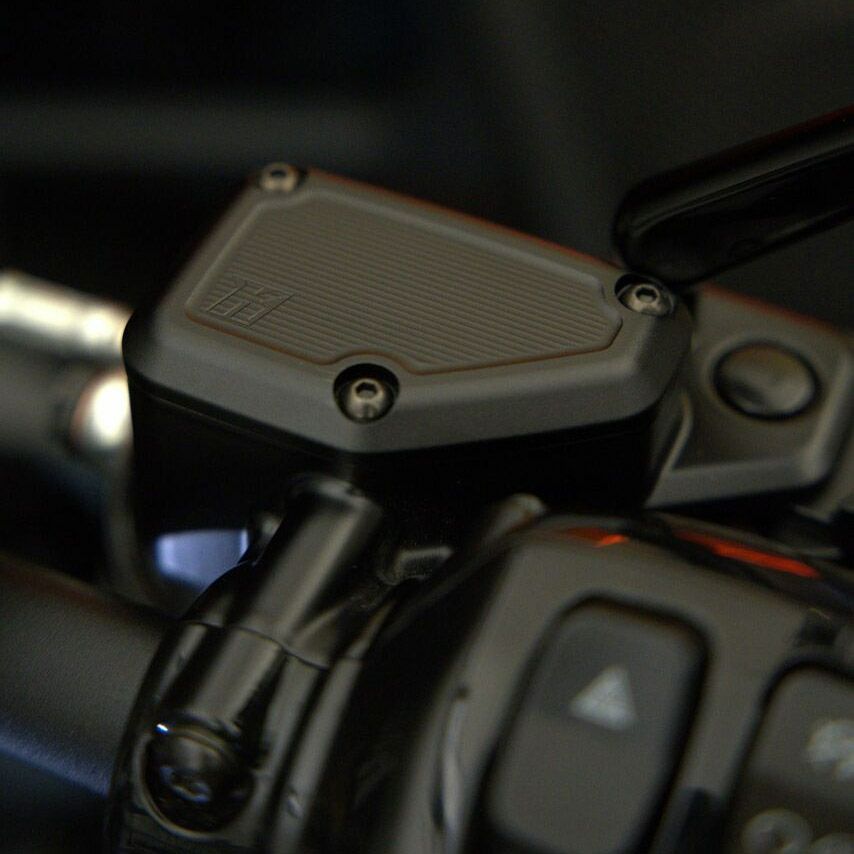 2024以降 ツーリング マスターシリンダーカバー (ブラック)