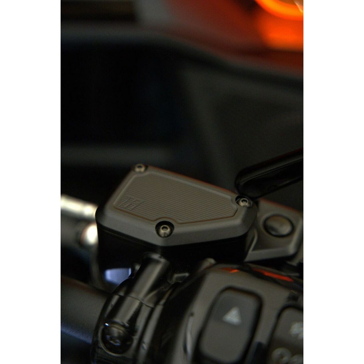 2024以降 ツーリング マスターシリンダーカバー (ブラック)1