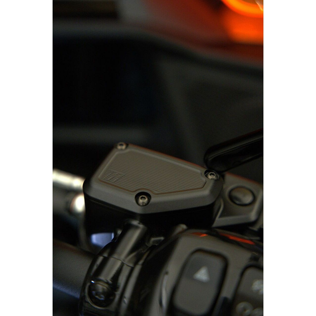 2024以降 ツーリング マスターシリンダーカバー (ブラック)1