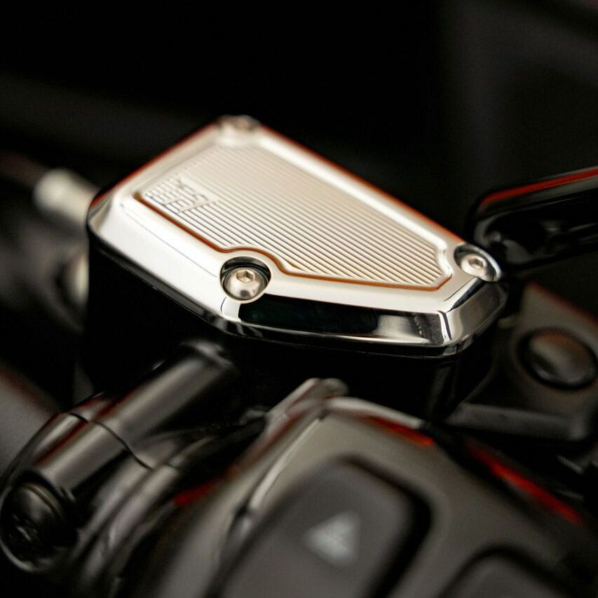 2024以降 ツーリング マスターシリンダーカバー (クローム)