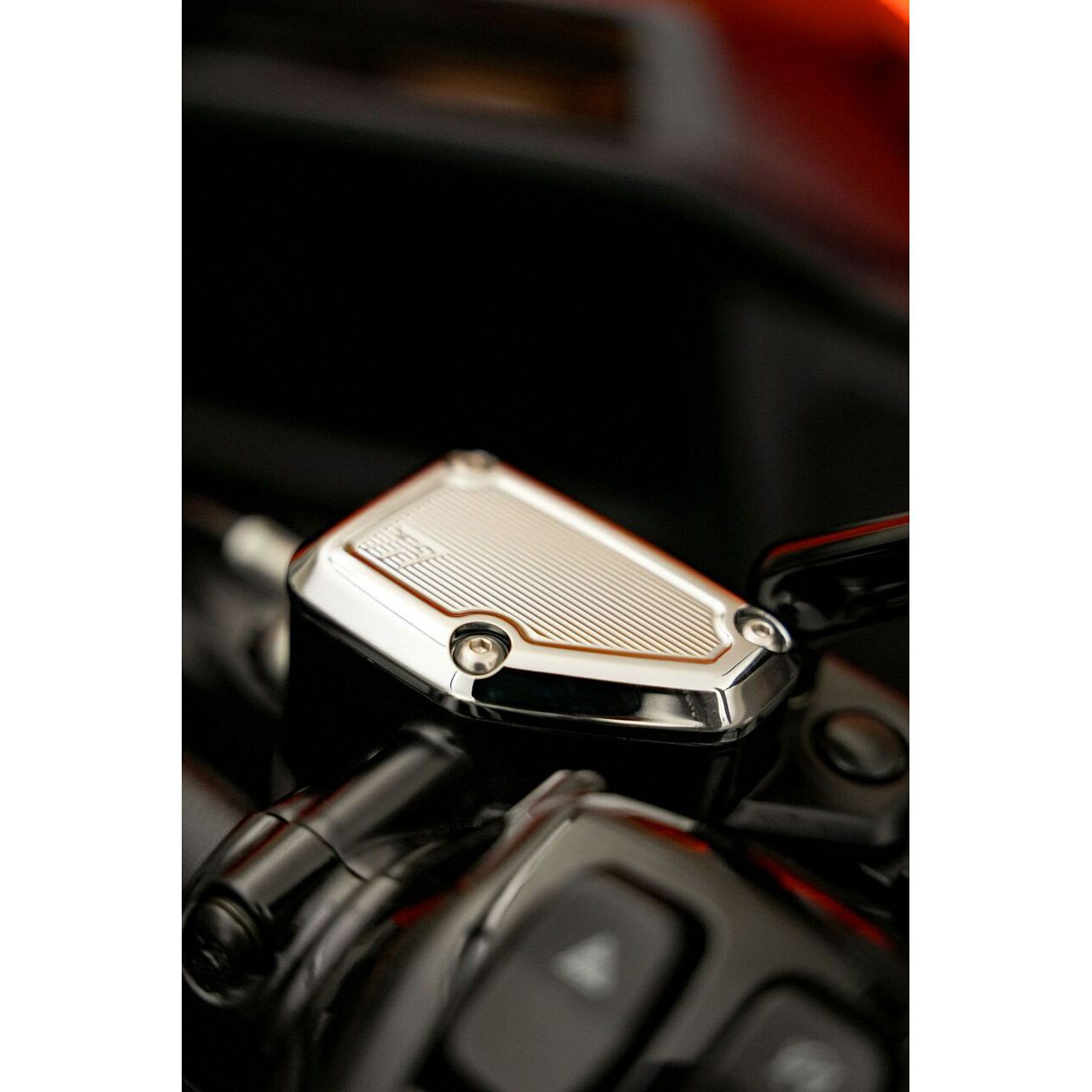 2024以降 ツーリング マスターシリンダーカバー (クローム)1