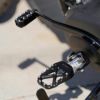  M8 ソフテイル、スポーツスターS、ナイトスター プロシリーズ MX ライダー フットペグ ブラック TC Bros 