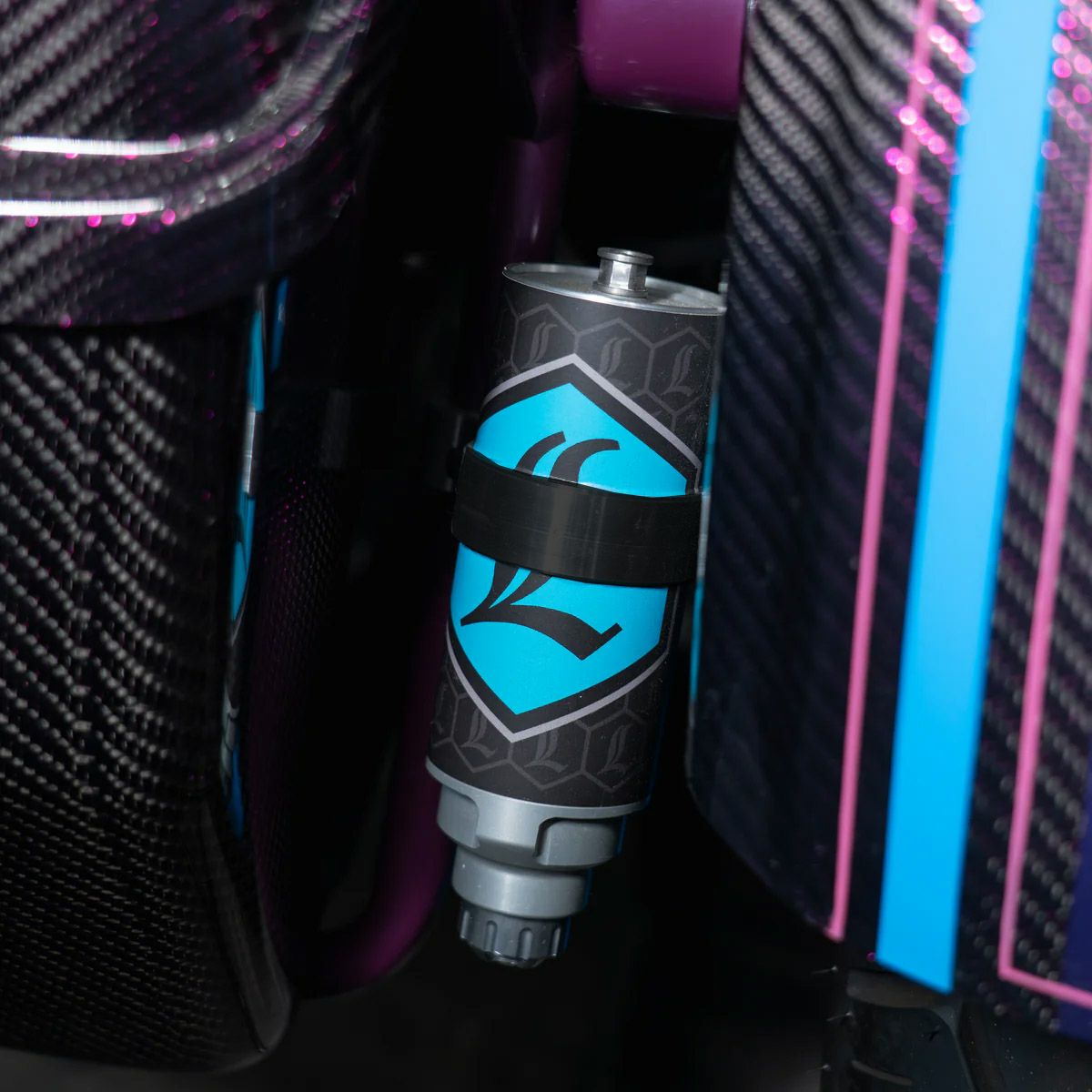 2009以降 ツーリング リアショックリザーバータンク ブラケット (ブラック)