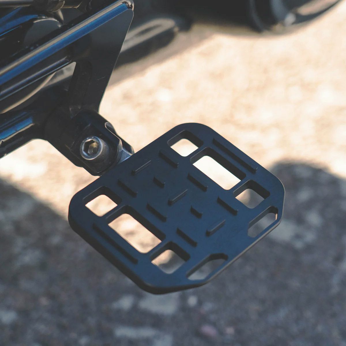 ハーレー オス型マウント ミニフロアボード (ブラック)