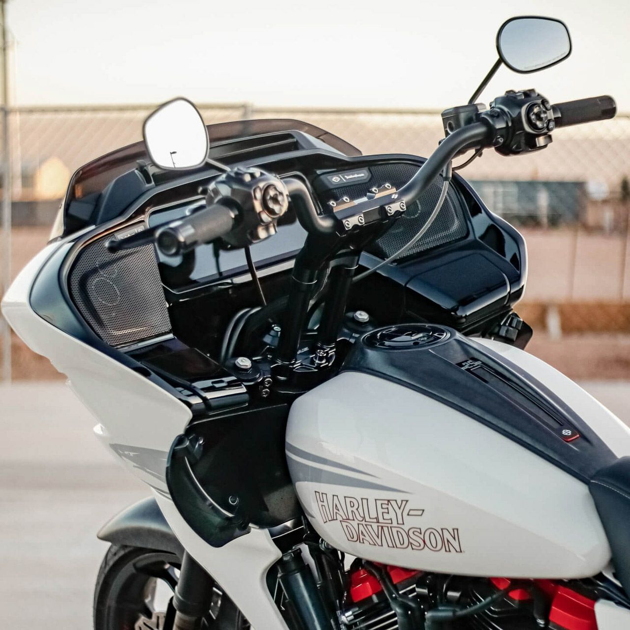 2023以降 CVOロードグライド/ST ウルフ ワン トップトリプルクランプ (シルバー)2