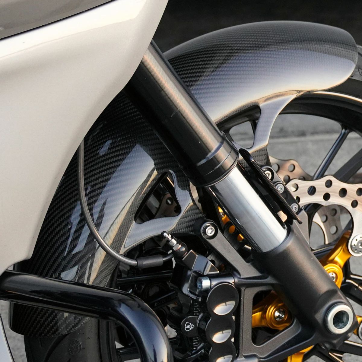 1999～2013 ツーリング プロスポーツ 21インチ用 カーボンフロントフェンダー1