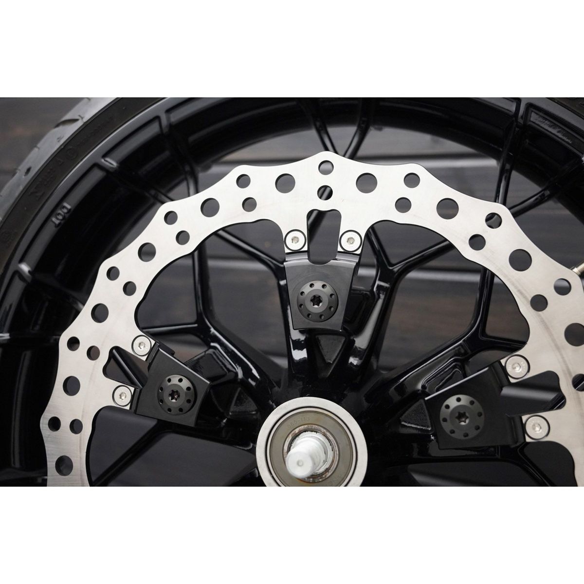 2024以降 ツーリング、スポーツスターS、パンアメリカ チタニウム フローティングローターボルト (ブラック)2