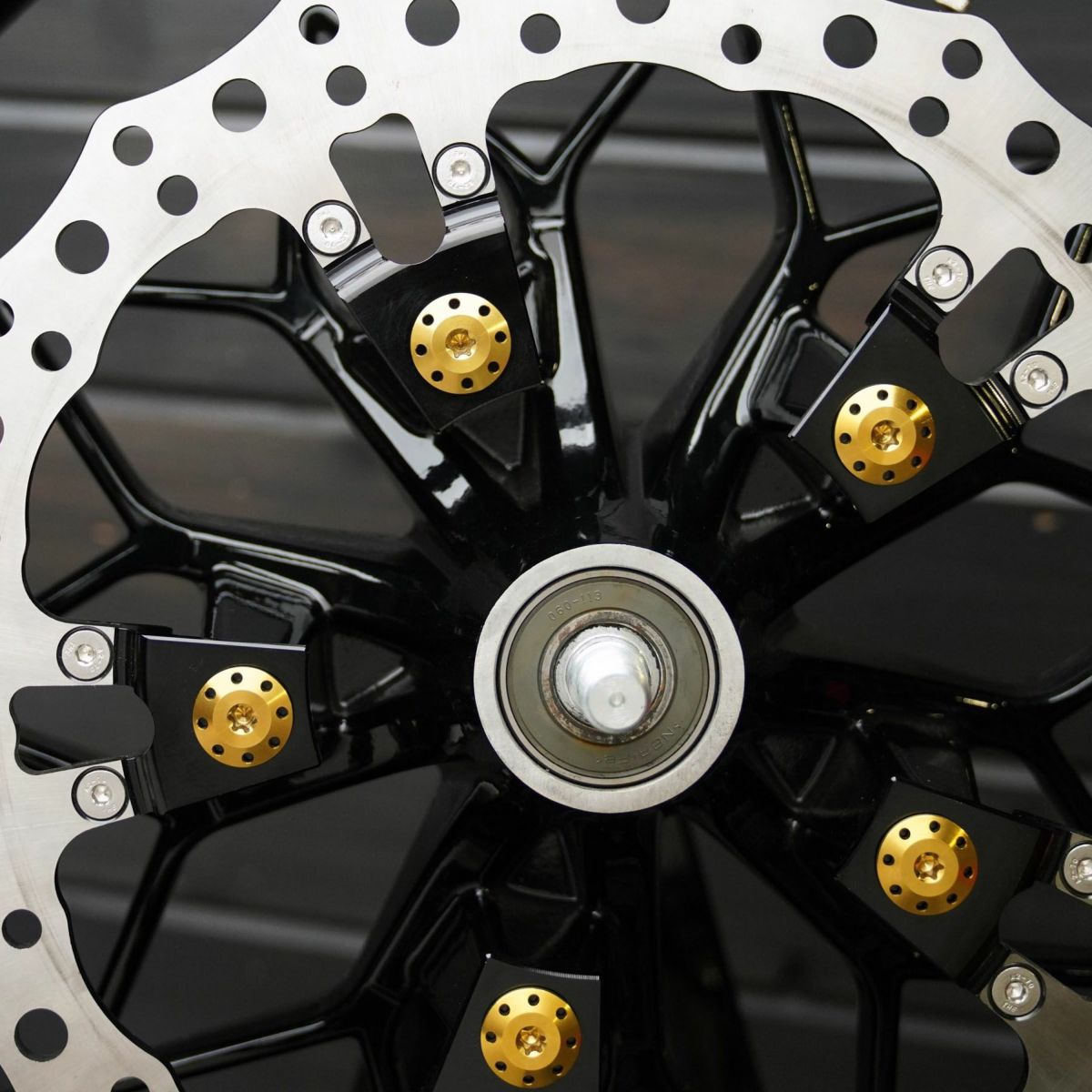 024以降 ツーリング、スポーツスターS、パンアメリカ チタニウム フローティングローターボルト (ゴールド)