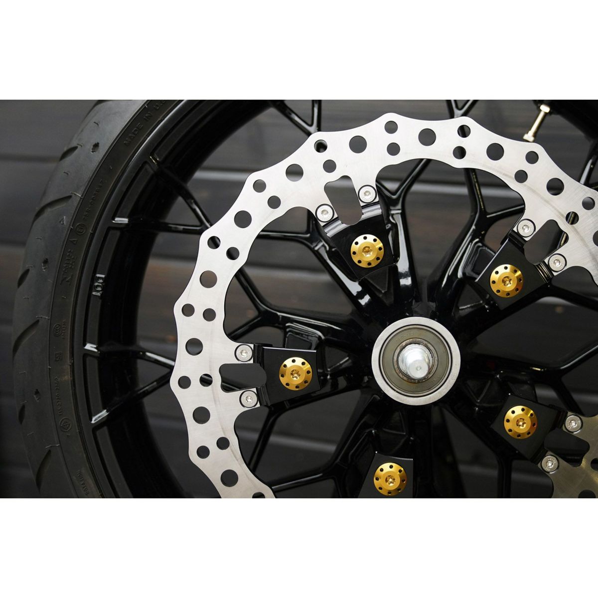 024以降 ツーリング、スポーツスターS、パンアメリカ チタニウム フローティングローターボルト (ゴールド)2