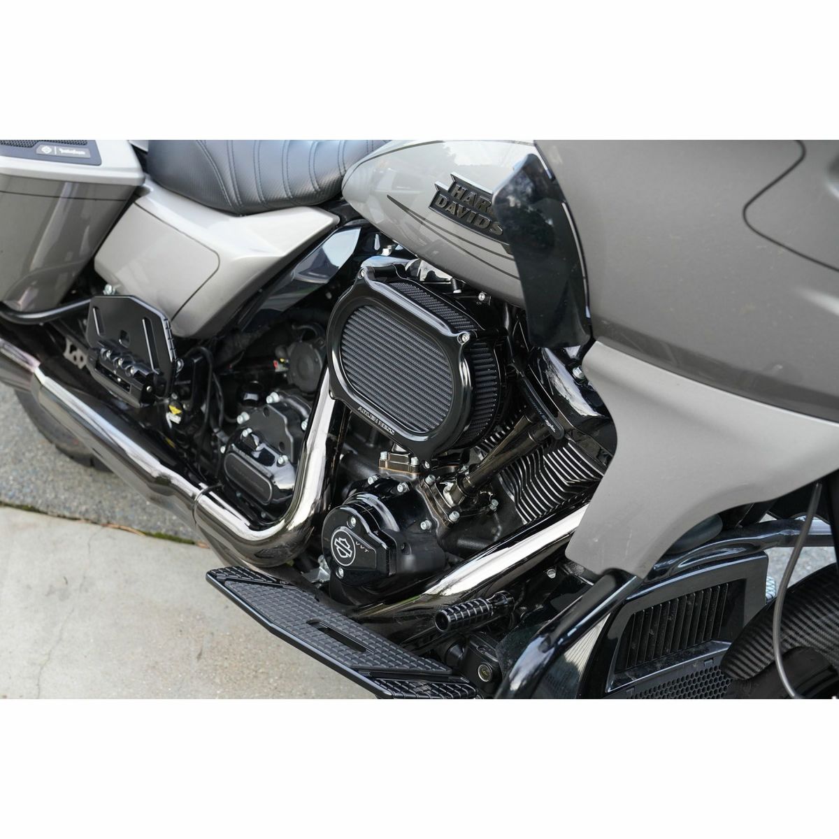 ツインカム ツーリング、ソフテイル、ダイナ ケーブルスロットル用 ステージ2 オーバルエアクリーナー (クローム)1