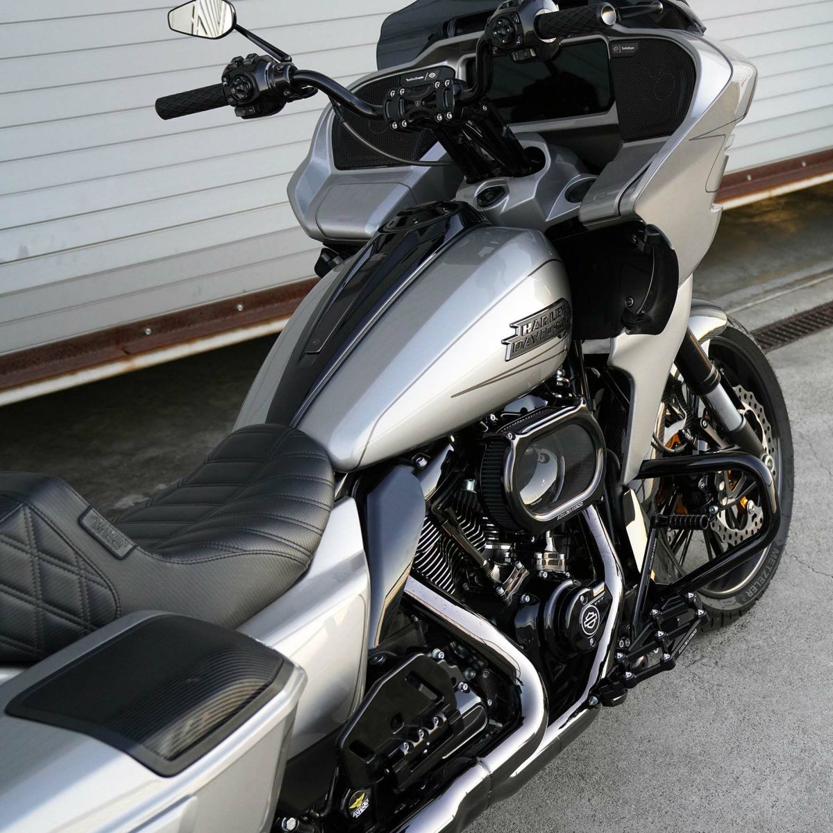 2024以降 ツーリング、2025以降 ソフテイル ステージ2 メソッド・オーバルエアクリーナー (オールブラック)2