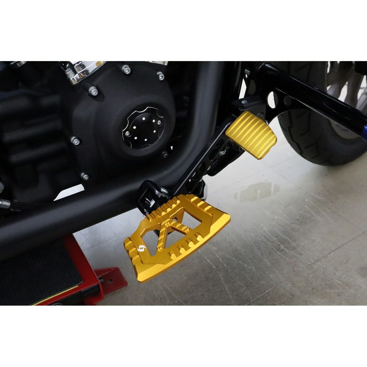  M8 ソフテイル リアブレーキレバーキットV2 Aタイプ (ゴールド)2