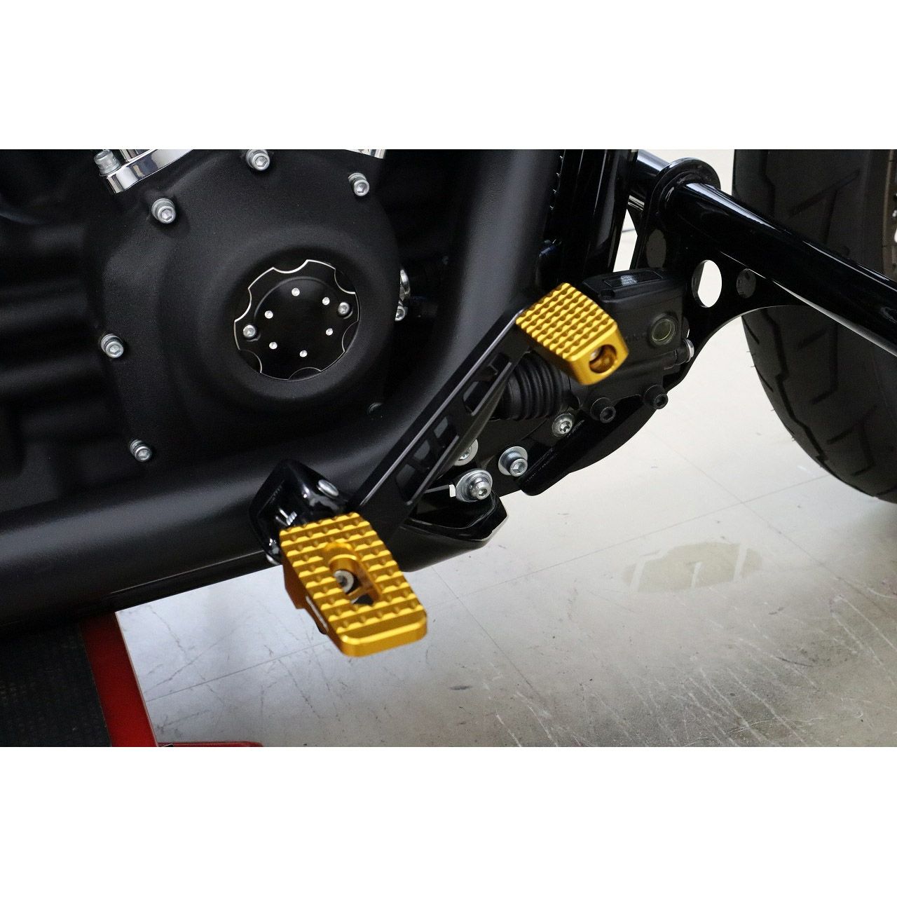 M8 ソフテイル リアブレーキレバーキットV2 Bタイプ (ゴールド)2