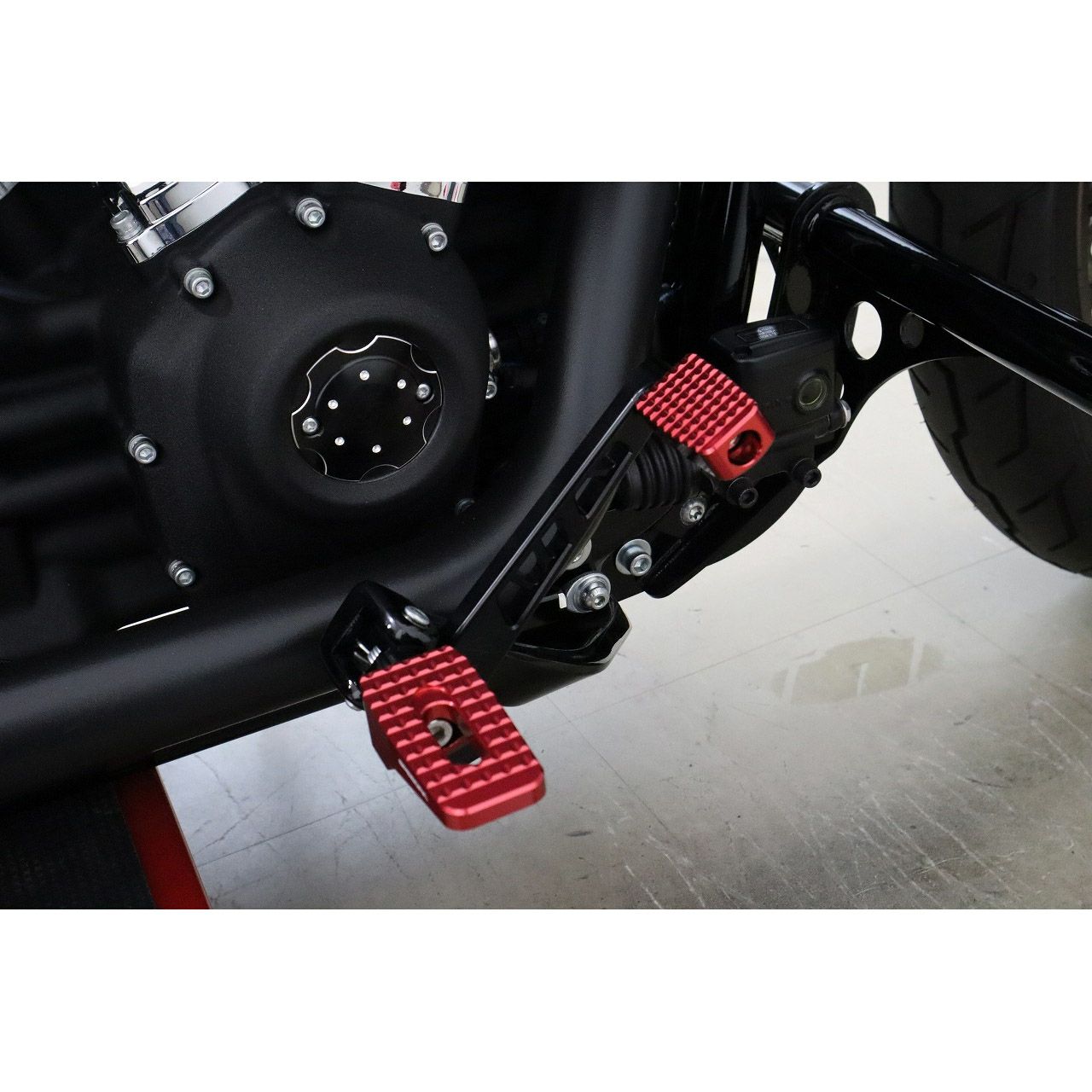 M8 ソフテイル リアブレーキレバーキットV2 Bタイプ (レッド)2