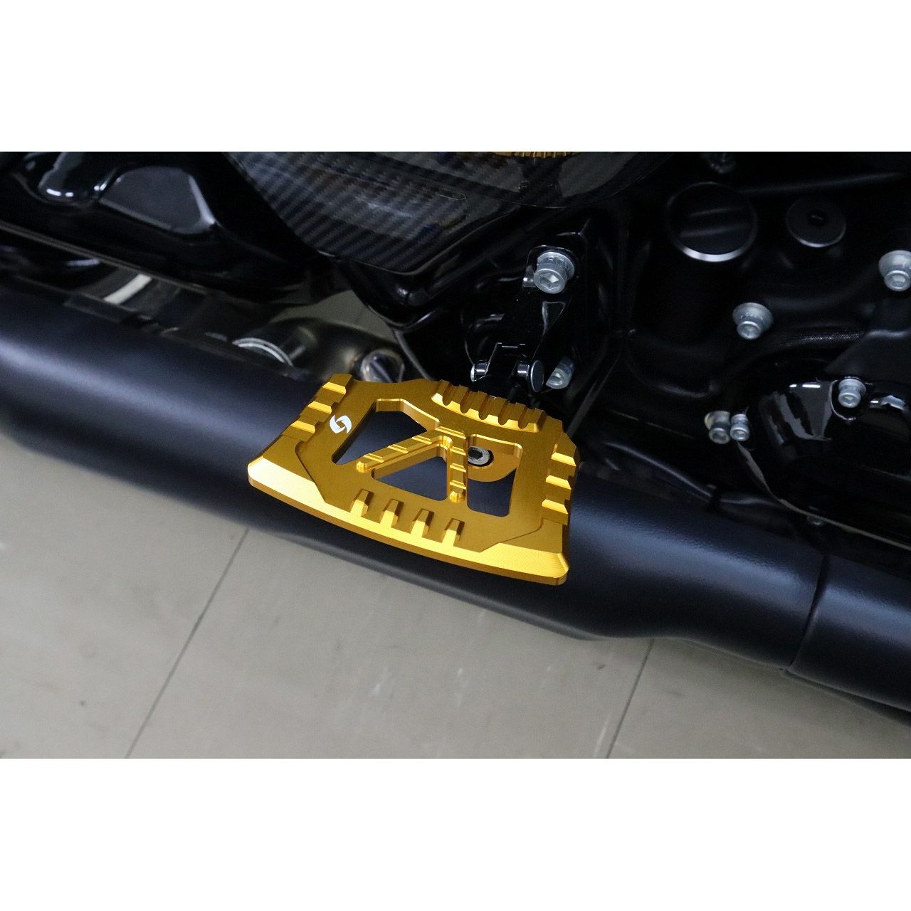 ハーレー アルミ ミニフットボード (ゴールド)2