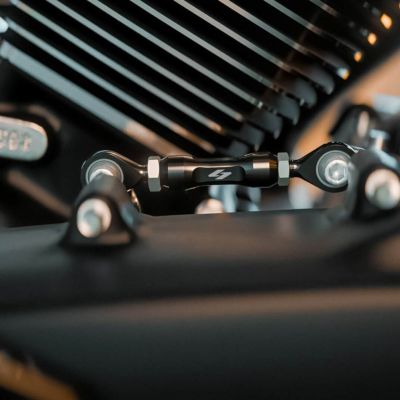 M8 ストリートボブ、スタンダード、ローライダー/S/ST SX3 アジャスタブルシフトロッド (ブラック) クラウス