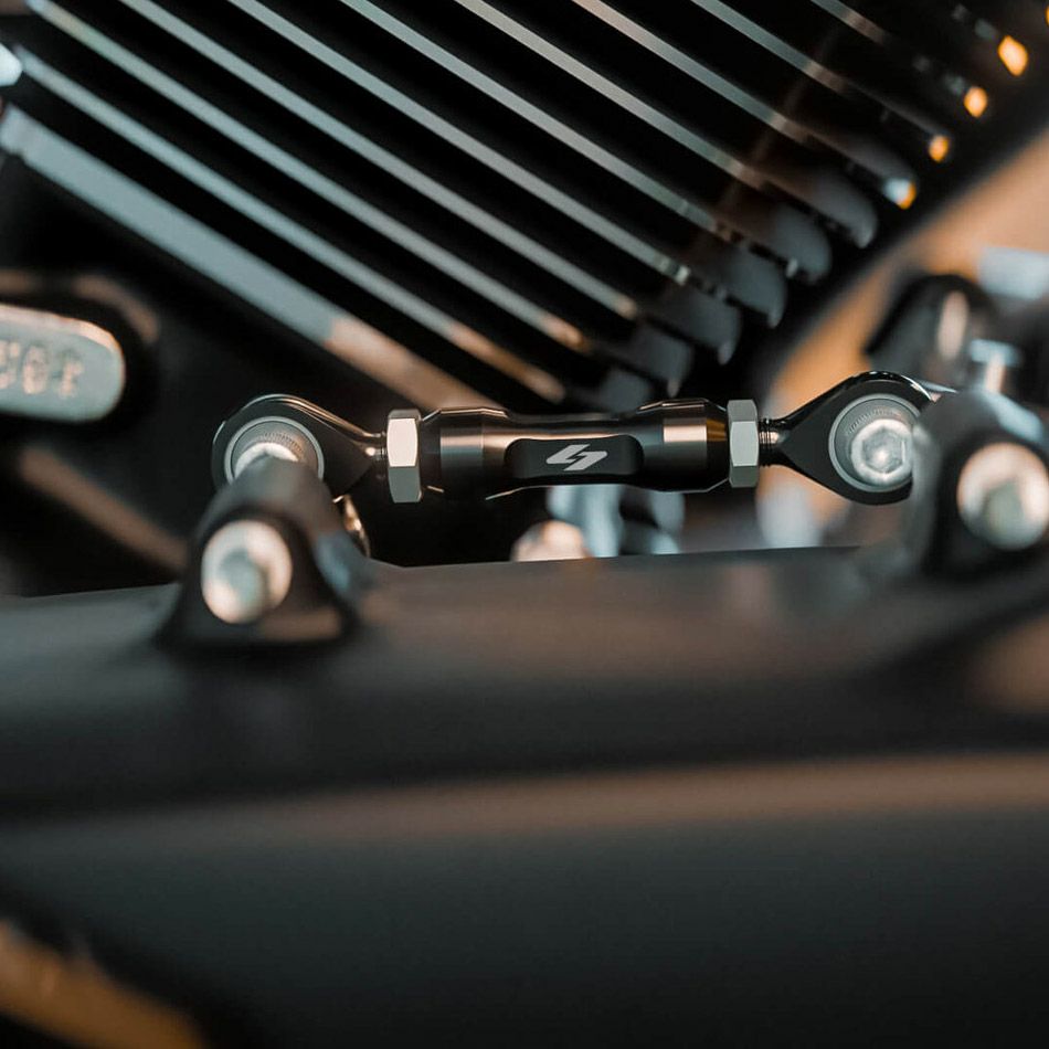  M8 ストリートボブ、スタンダード、ローライダー/S/ST SX3 アジャスタブルシフトロッド (ブラック)