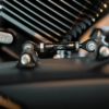  M8 ストリートボブ、スタンダード、ローライダー/S/ST SX3 アジャスタブルシフトロッド (ブラック)