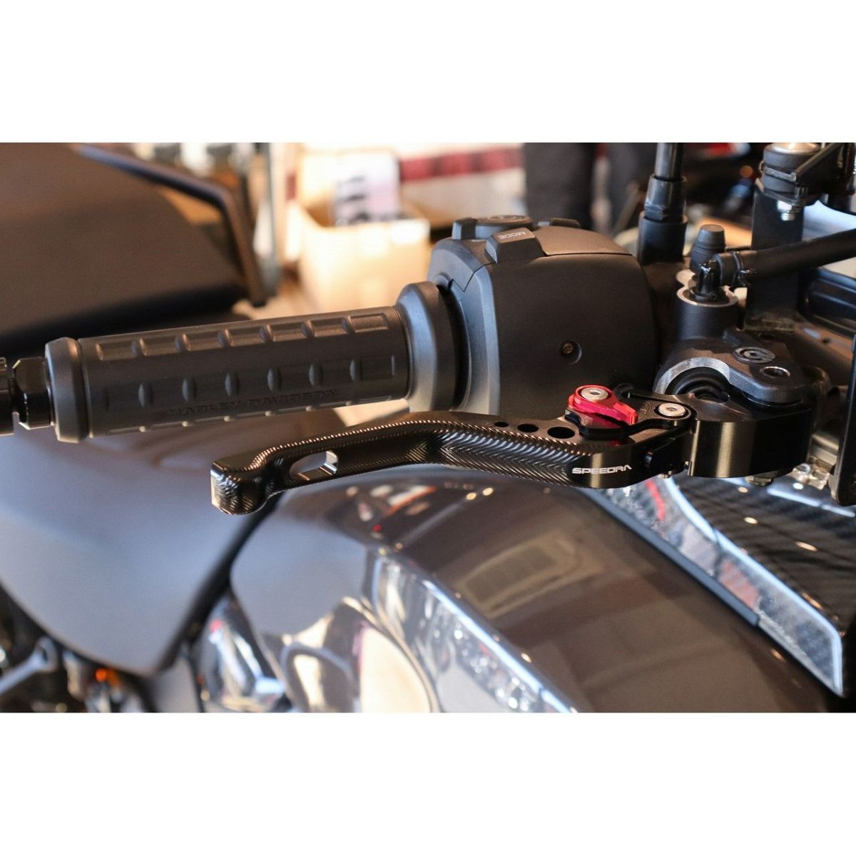 スポーツスターS、ナイトスター、パンアメリカ ショート・アジャスタブルレバーセット (ブラック/レッド)2