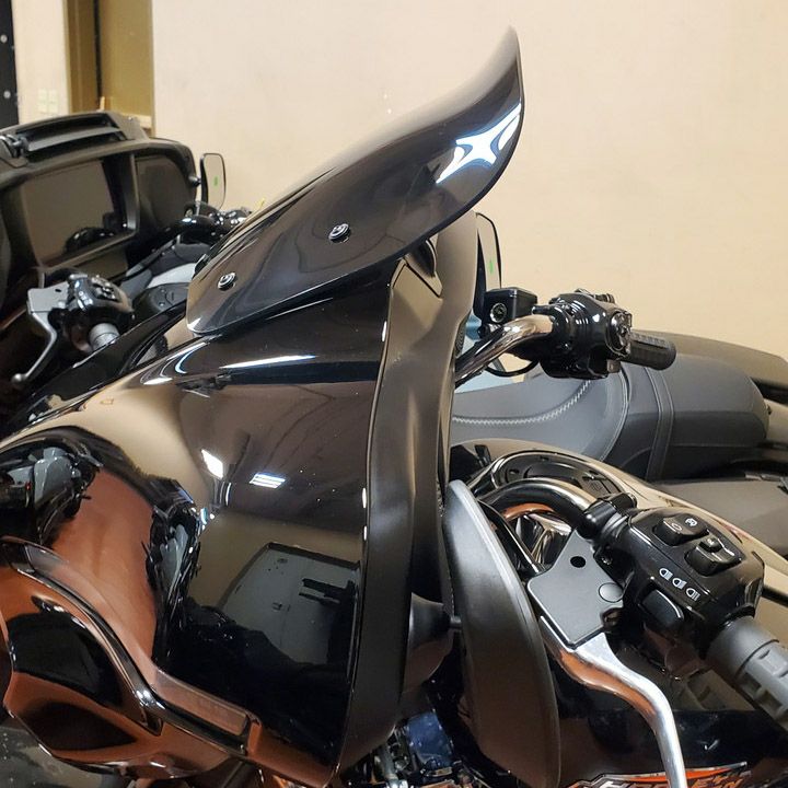 2024以降 ストリートグライド 9.5インチ ウィンドシールド (ダークスモーク)