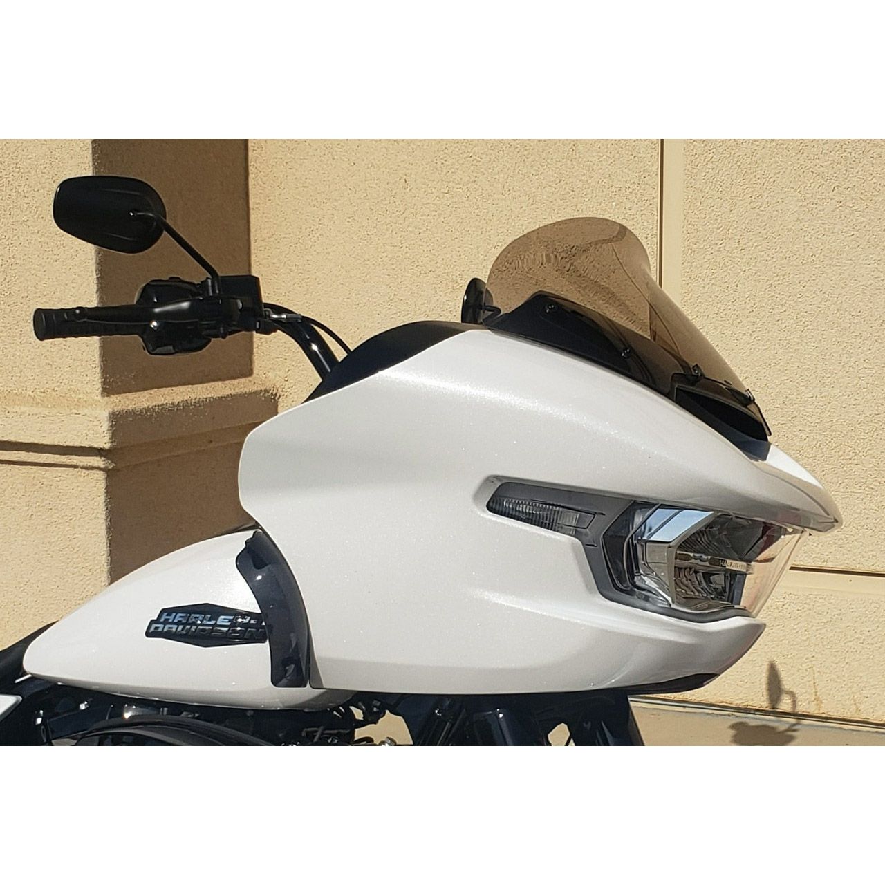 2024以降 ロードグライド 10.5インチ ウィンドシールド (ライトスモーク)1