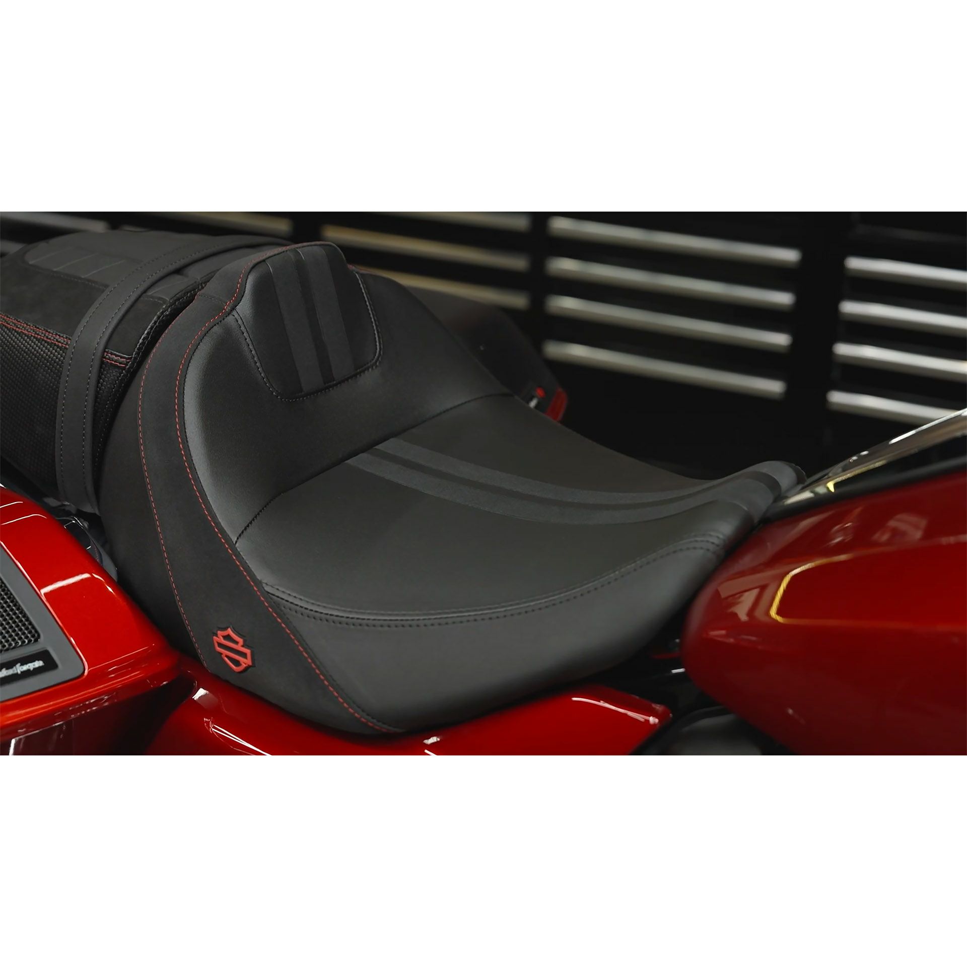 2024以降 ツーリング スポーツ ソロ・ツーリングシート (コントラストストライプ)2