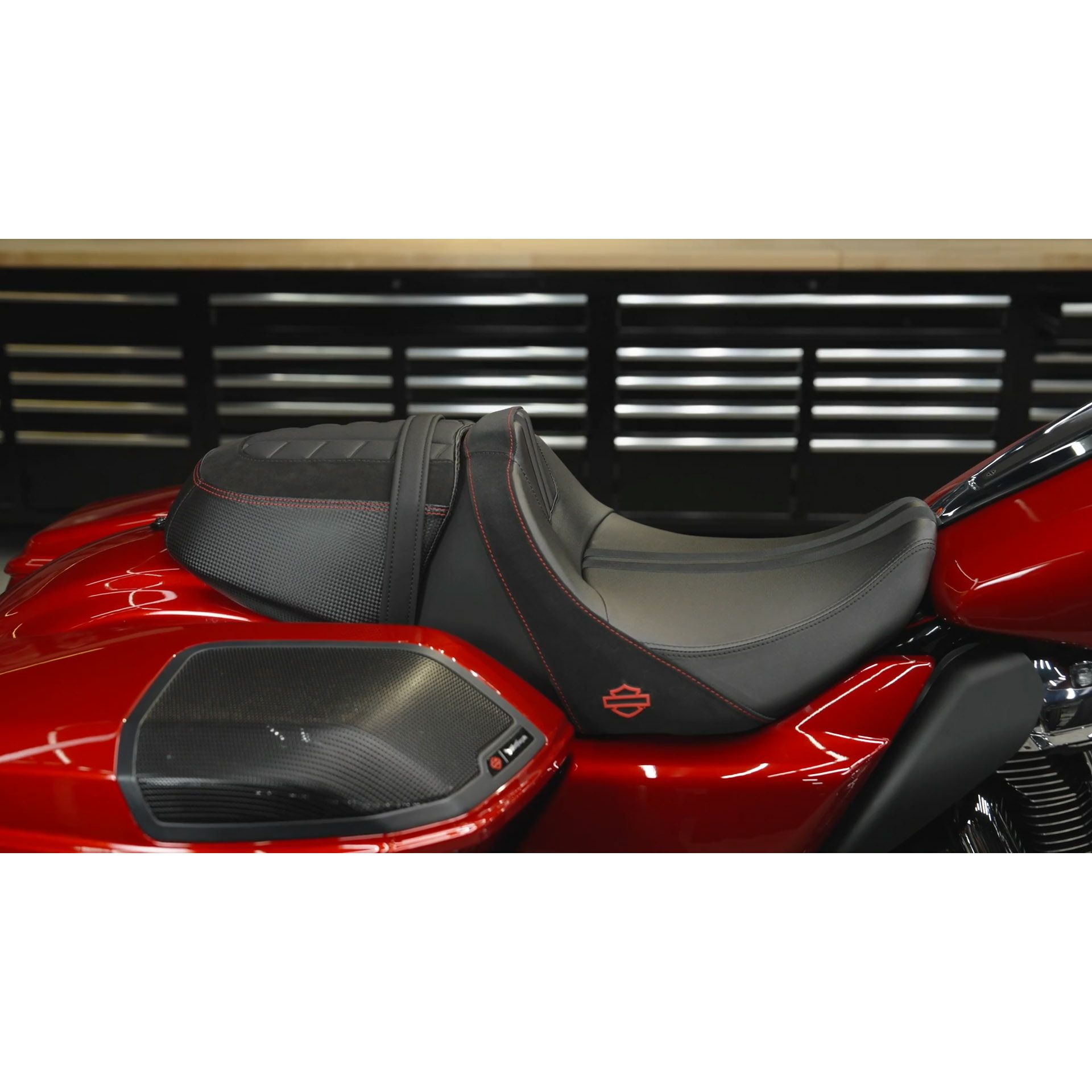 2024以降 ツーリング スポーツ ソロ・ツーリングシート (コントラストストライプ)3