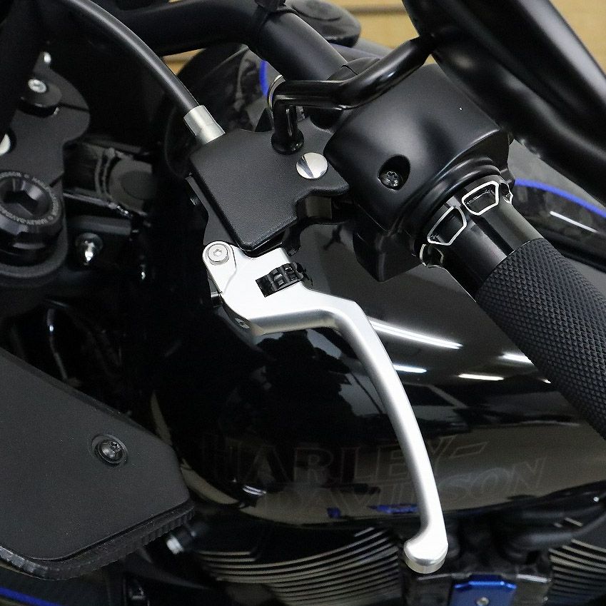 M8ソフテイル アルミ アジャスタブルレバーセット スタンダードタイプ (シルバー/ブラック)