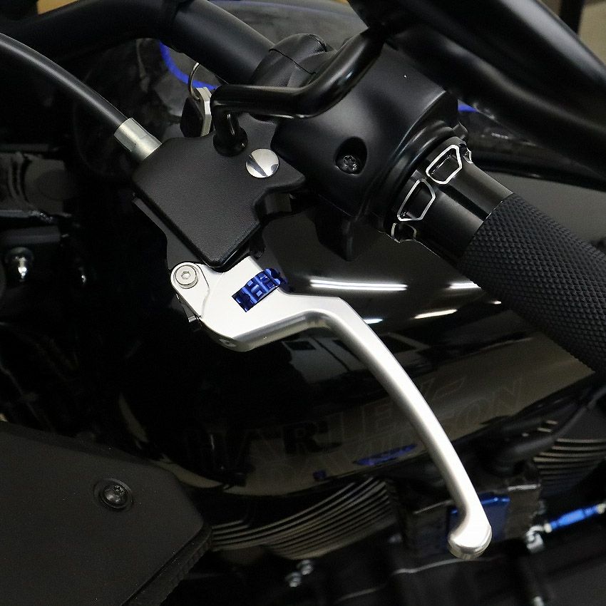 M8ソフテイル アルミ アジャスタブルレバーセット スタンダードタイプ (シルバー/ブルー)