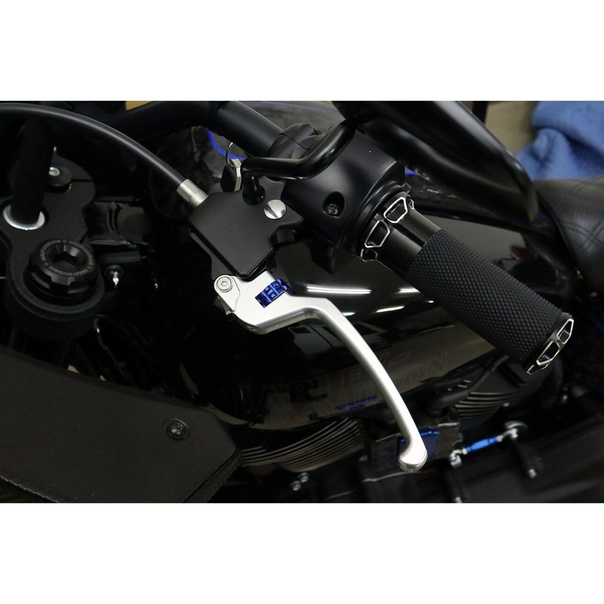 M8ソフテイル アルミ アジャスタブルレバーセット スタンダードタイプ (シルバー/ブルー)2