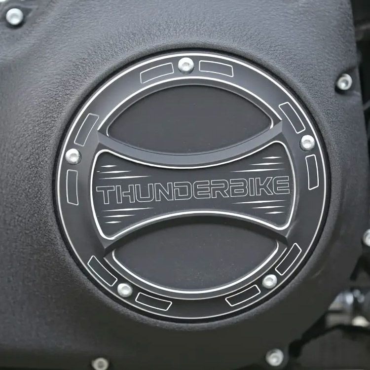 ソフテイル、ダイナ、ツーリング、トライク トルク2.0デザイン TBロゴ入り ダービーカバー