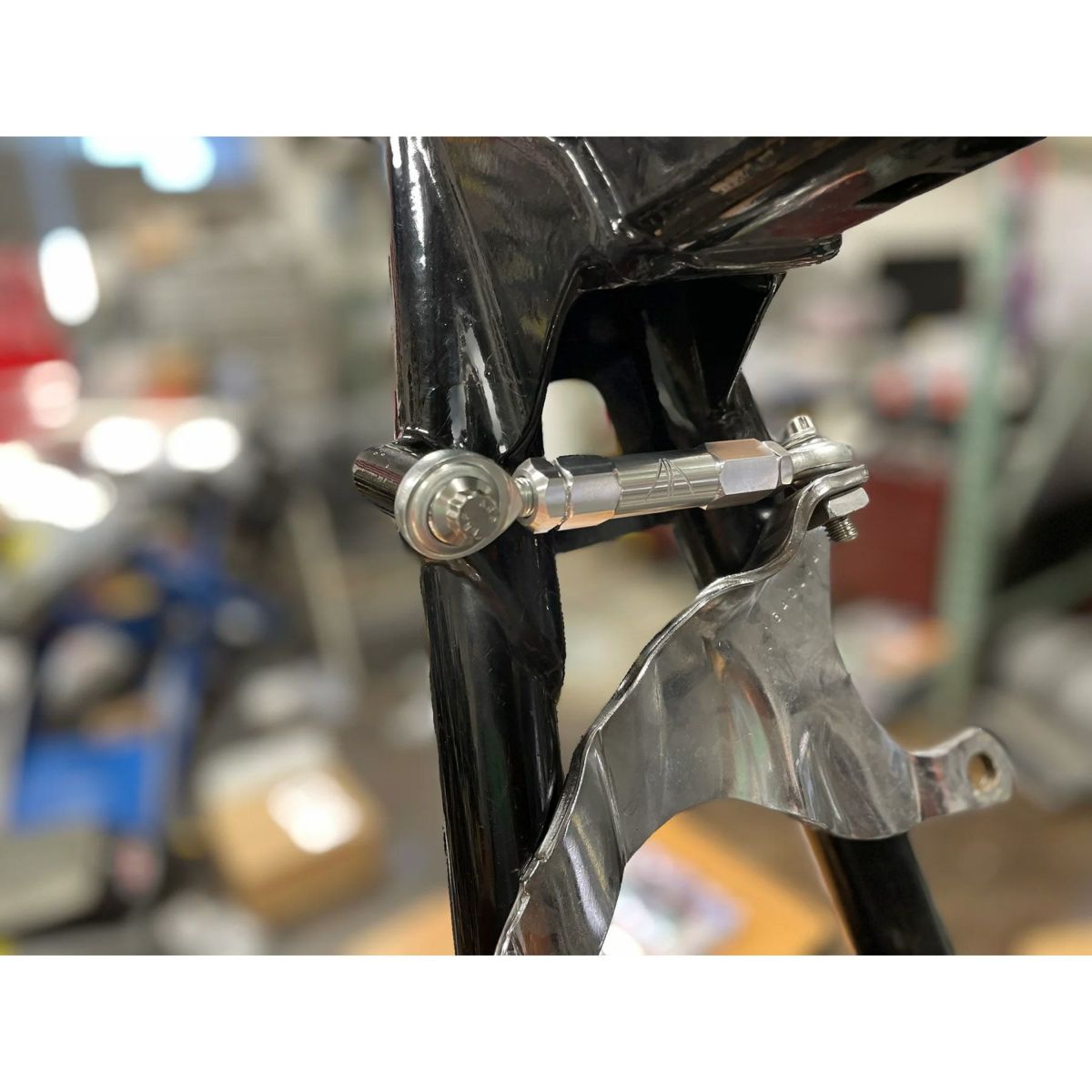 2009以降 ツーリング、トライク アジャスタブル・エンジンスタビライザーリンク (ゴールド)1