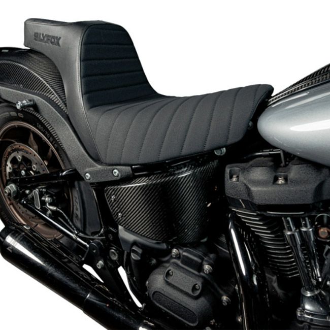M8 ローライダー/S/ST、スポーツグライド ハイヌーン ツーアップシート (ブラックロゴ)1