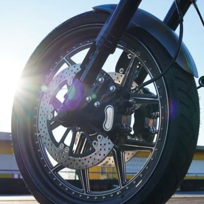 M8ソフテイル スポーツグライド 300/340mm用 キャリパー変換アダプター (ブラック) サンダーバイク