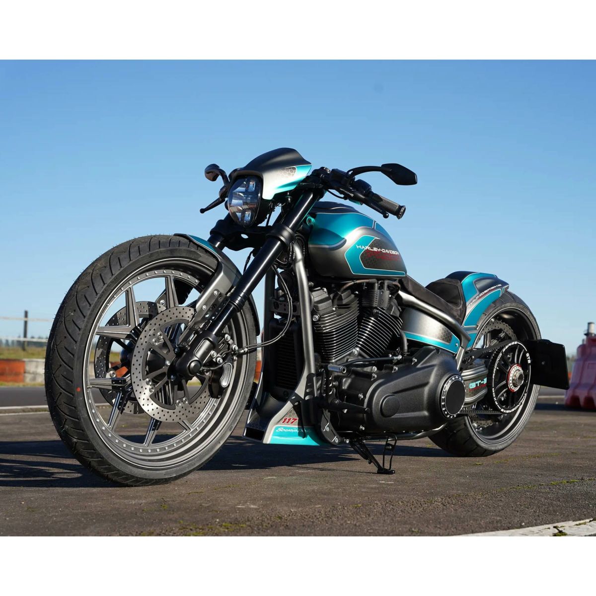 M8ソフテイル スポーツグライド 300/340mm用 キャリパー変換アダプター (ブラック)4