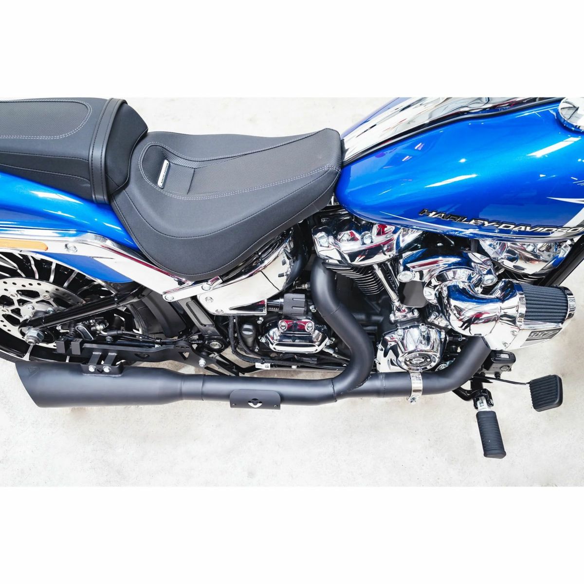 M8 ブレイクアウト、ファットボーイ 2-1 フルエキゾーストマフラー (ブラック)3