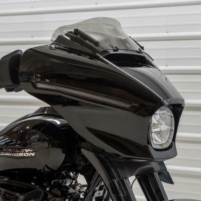 2024以降 ストリートグライド/ウルトラ フレア・ウィンドシールド 6.5インチ (ライトスモーク) クロックワークス