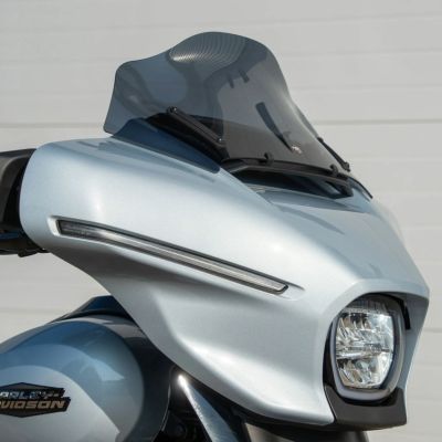 2024以降 ストリートグライド/ウルトラ フレア・ウィンドシールド 10インチ (ダークスモーク) クロックワークス
