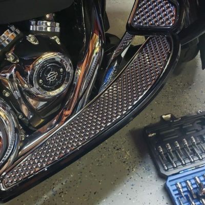 M8 ソフテイル ワッフル・19インチ フットボード (ブラック) サイクルスミス