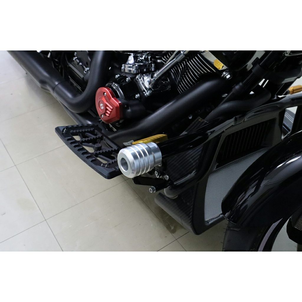 2014以降 ツーリング、2018以降 ソフテイル 純正クラッシュバー用 アルミスライダー (シルバー)1