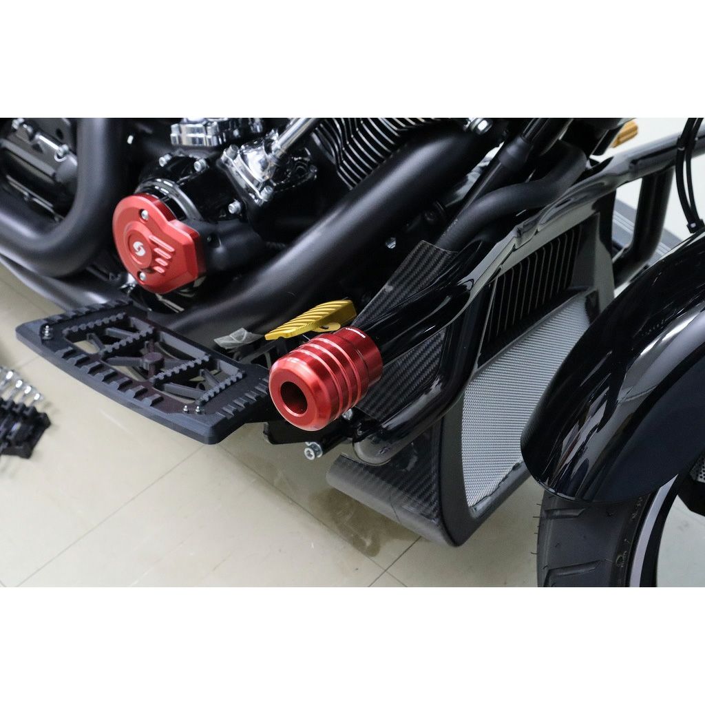 014以降 ツーリング、2018以降 ソフテイル 純正クラッシュバー用 アルミスライダー (レッド)1