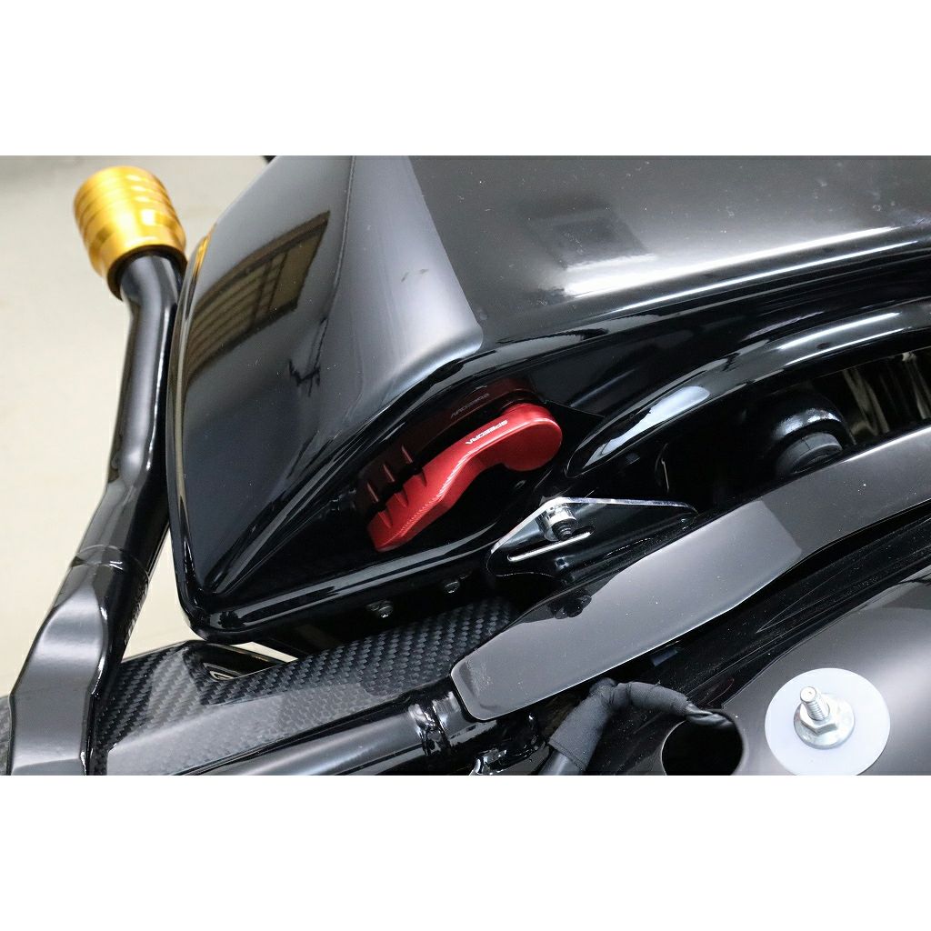 2024以降 ツーリング サドルバッグ ラッチレバー (レッド)2