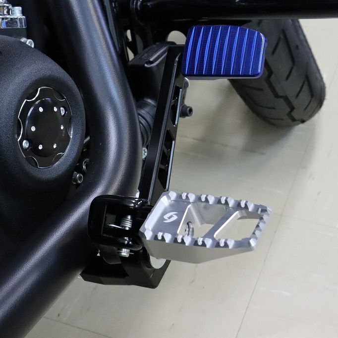 M8 ソフテイル、スポーツスターS、ナイトスター、パンアメリカ アルミ削り出し フットペグ (シルバー)